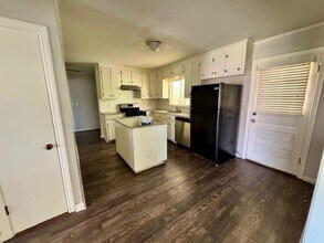 826 Woodlawn Dr in Fayetteville, AR - Building Photo - Building Photo