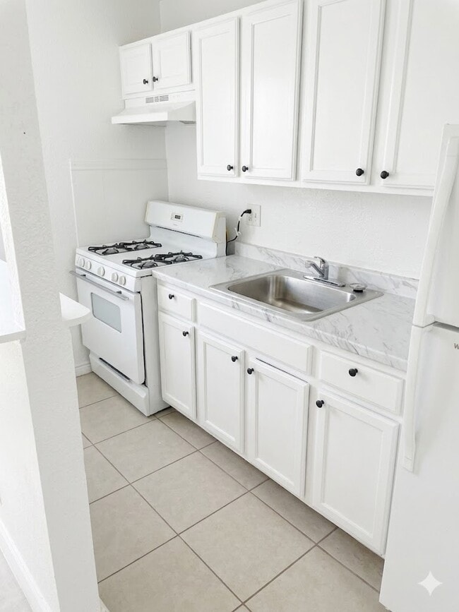 Plaza Estates in Sacramento, CA - Building Photo - Building Photo