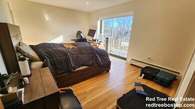 24 Fuller St, Unit 406 in Brookline, MA - Foto de edificio - Building Photo