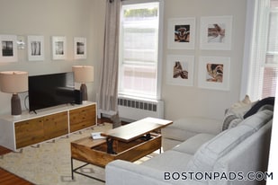435 Hanover St, Unit 3B in Boston, MA - Building Photo