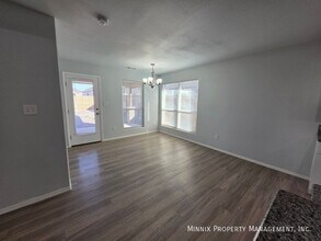 1647 Wrigley Dr in Odessa, TX - Foto de edificio - Building Photo