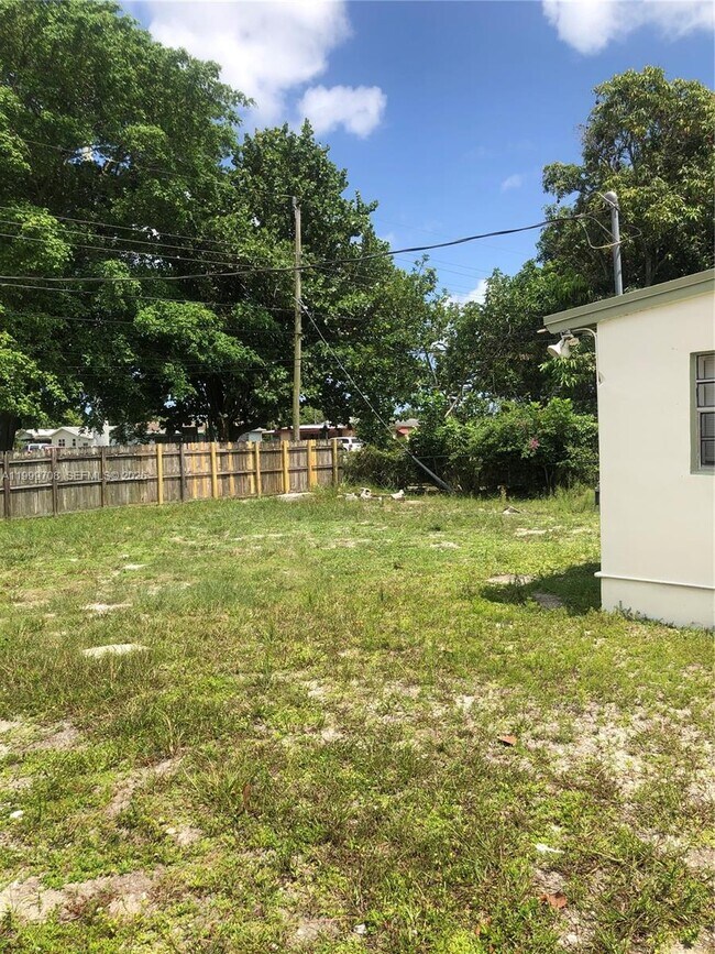 1548 NW 3rd Terrace in Pompano Beach, FL - Building Photo - Building Photo