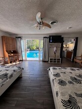 10164 Oso Ave, Unit Back yard in Chatsworth, CA - Building Photo - Building Photo