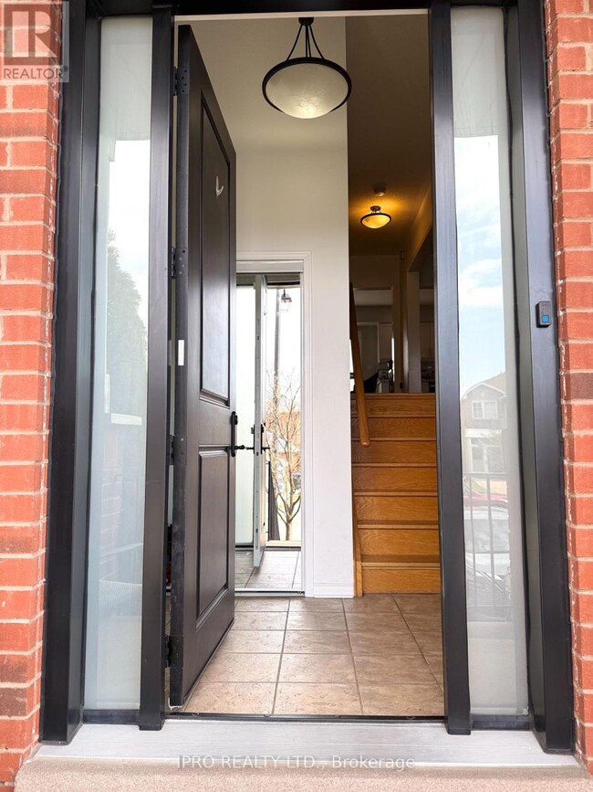 829 Escobar Crescent in Mississauga, ON - Building Photo - Building Photo