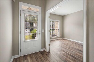 320 Pintail Ct in Suwanee, GA - Building Photo - Building Photo