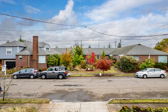 6504 N Commercial Ave in Portland, OR - Building Photo - Building Photo