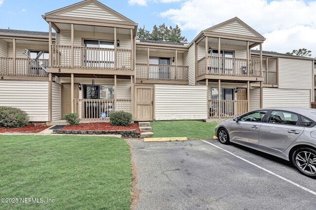 property at 2300 Twelve Oaks Dr