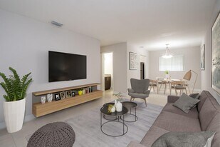 Legacy Amanda Palms in Hialeah, FL - Building Photo