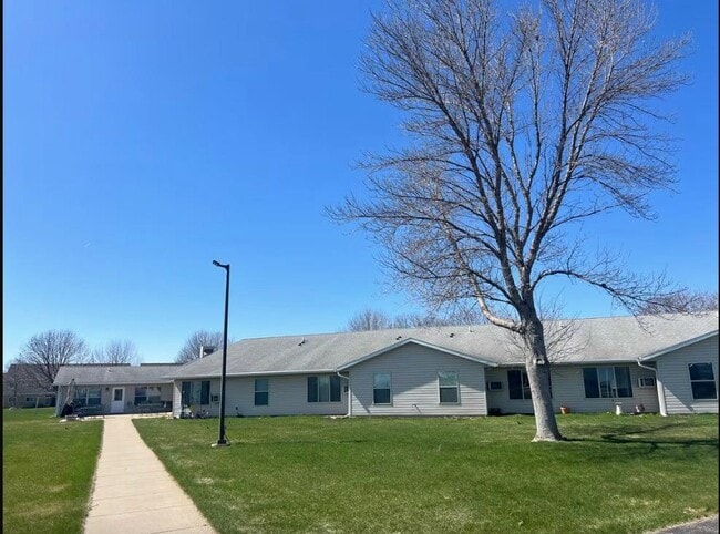 745 Streeter Dr in North Sioux City, SD - Foto de edificio - Building Photo