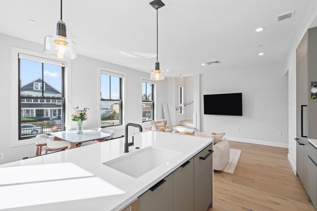 201 Washington St, Unit 1 in Boston, MA - Building Photo