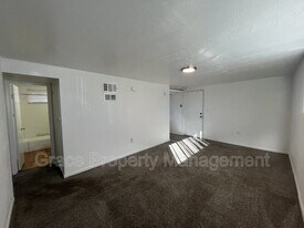 545 S 1st Way in Brighton, CO - Foto de edificio - Building Photo