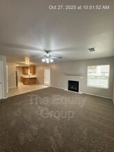 2752 W Oriole Ave in Visalia, CA - Building Photo - Building Photo