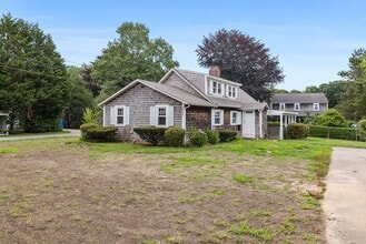 405 Sandwich Rd in Falmouth, MA - Foto de edificio - Building Photo