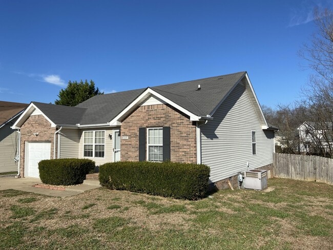 417 McMurry Rd in Clarksville, TN - Building Photo - Building Photo