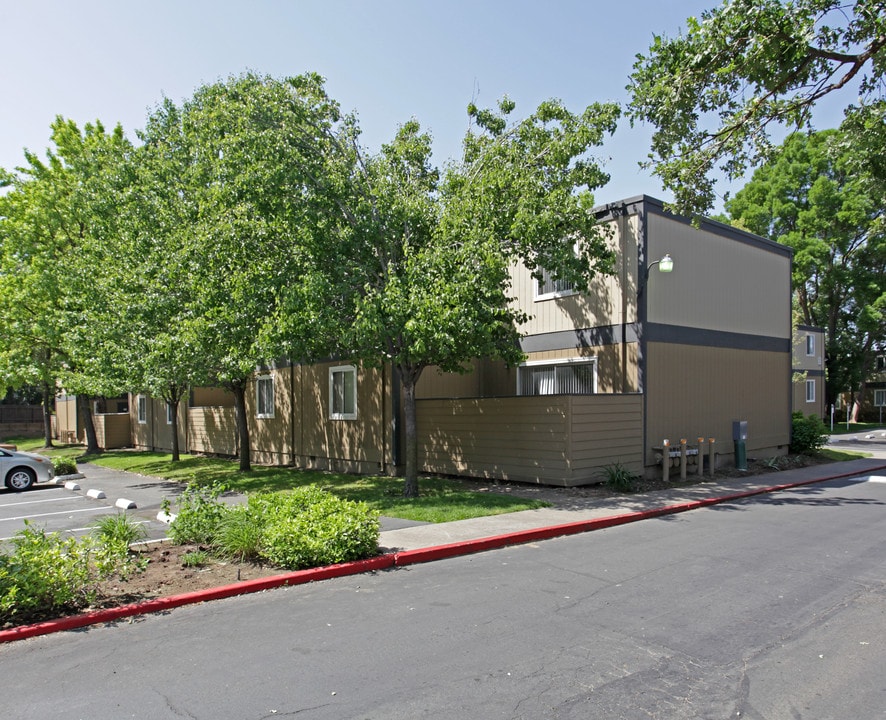 Groves at Manzanita in Carmichael, CA - Foto de edificio