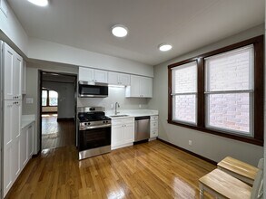2220 W Homer St, Unit M09H in Chicago, IL - Building Photo - Building Photo