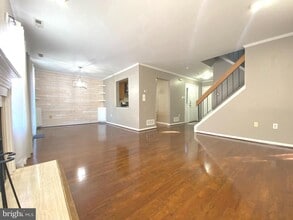 323 Sequoia Dr in Newtown, PA - Building Photo - Building Photo