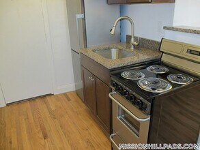 28 S Huntington Ave, Unit 303 in Boston, MA - Foto de edificio - Building Photo