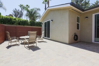 23113 Erwin St in Woodland Hills, CA - Building Photo - Building Photo