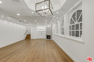 342 N Palm Dr in Beverly Hills, CA - Building Photo - Building Photo