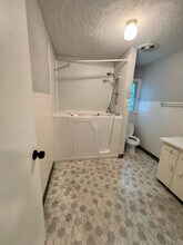2805 NE 56th Ter in Gladstone, MO - Building Photo - Building Photo