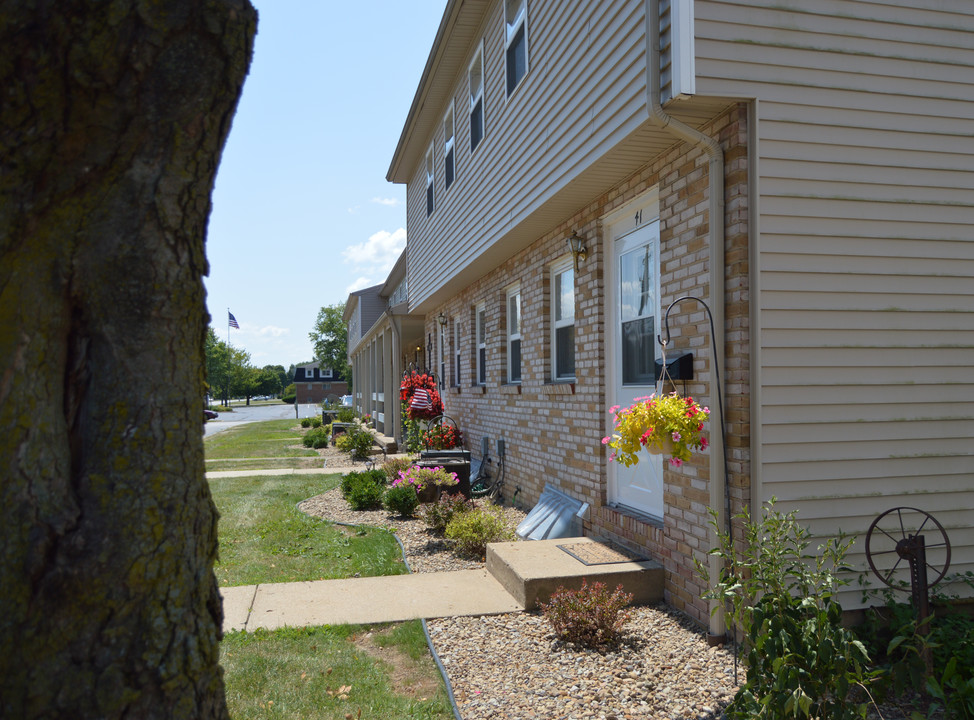 Greenbriar Village in Austintown, OH - Foto de edificio