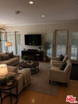 9101 Hazen Dr in Beverly Hills, CA - Building Photo