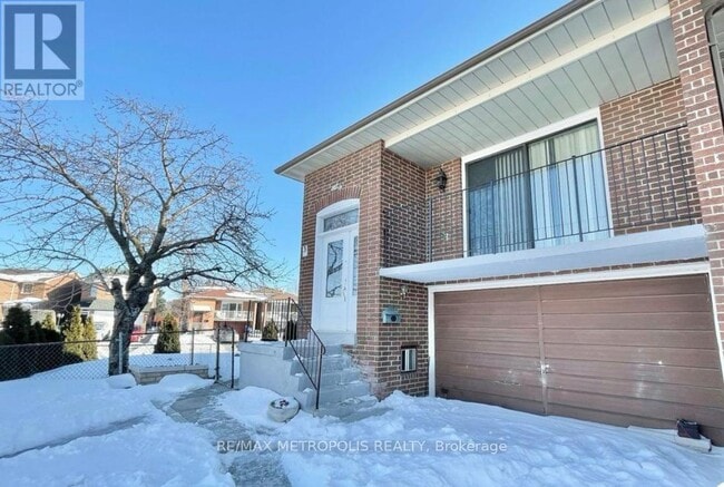 property at 3 Prairie Dunes Pl