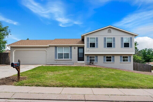 465 Saddlemountain Rd in Colorado Springs, CO - Building Photo - Building Photo