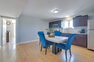 8140 S Kedzie Ave, Unit 201 in Chicago, IL - Building Photo - Building Photo