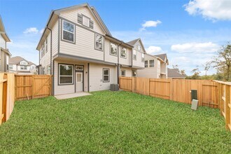 135 W Coralburst Lp in Montgomery, TX - Building Photo - Building Photo