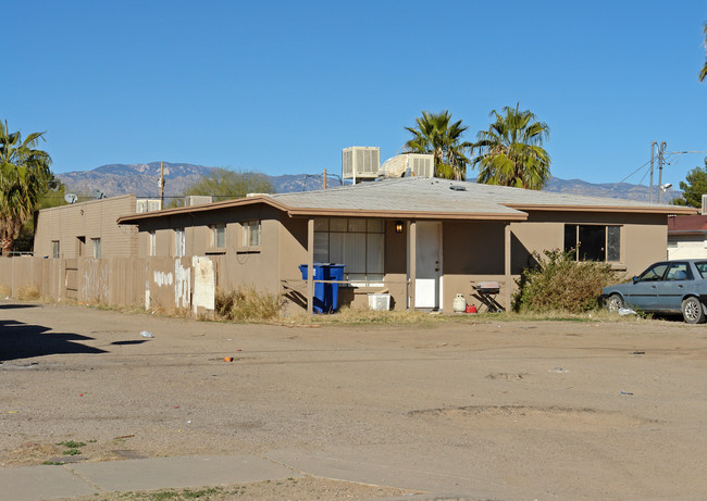 Pioneer Apartments in Tucson, AZ - Building Photo - Building Photo