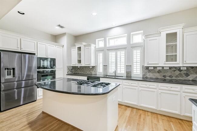 property at 5823 Lacy St