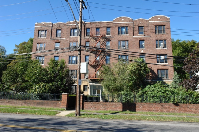 579 Van Cortlandt Pk Ave