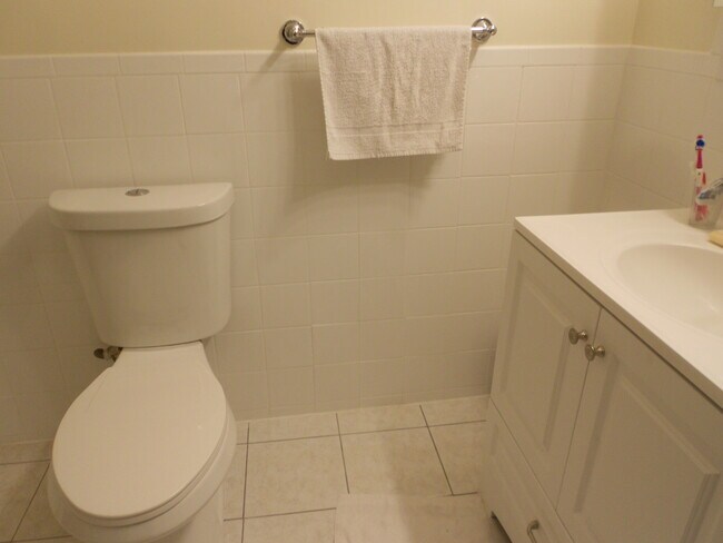 63 Fairbanks St, Unit 2 in Boston, MA - Foto de edificio - Building Photo