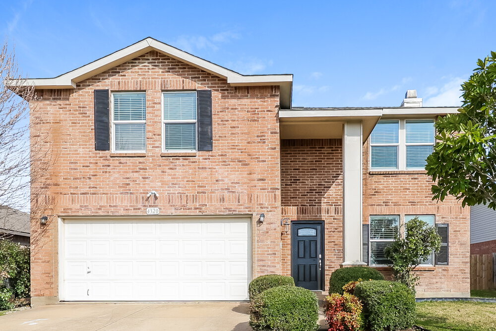 4320 German Pointer Way in Fort Worth, TX - Building Photo