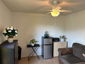 1690 SE Ridgewood St in Port St. Lucie, FL - Building Photo