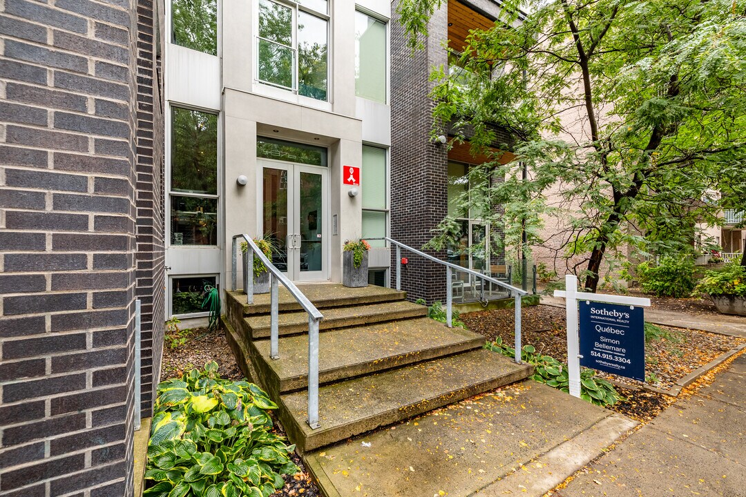 4376 Clark Rue in Montréal, QC - Building Photo