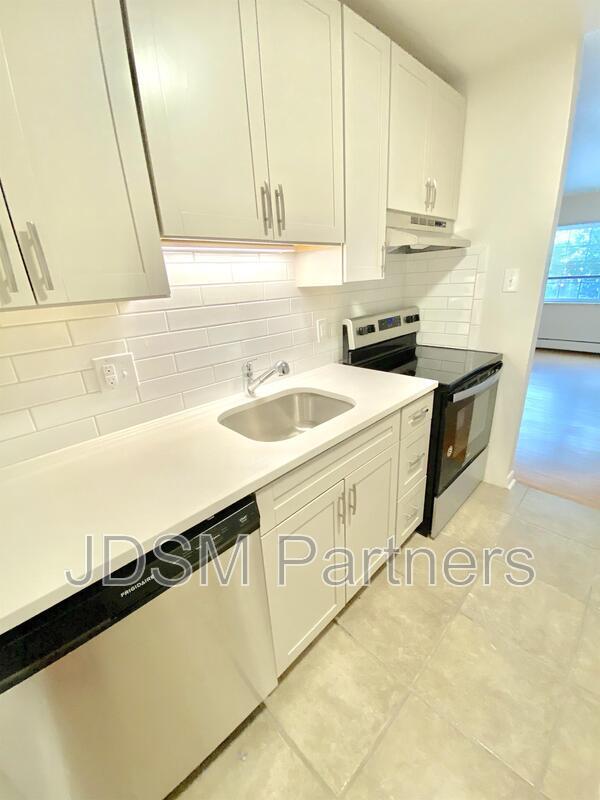 property at 1415 N Pearl St