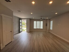 813 Crystal Oak Ln in Arlington, TX - Building Photo - Building Photo