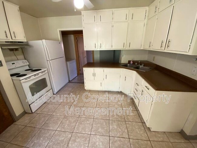 1217 E Bradley St in Laramie, WY - Building Photo - Building Photo