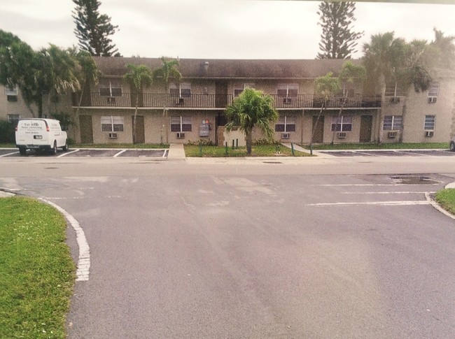 529 Tallwood St in Marco Island, FL - Building Photo - Building Photo