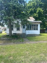 404 N Nursery Ave in Freeport, IL - Building Photo