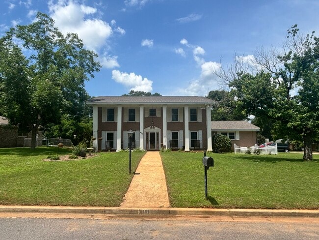 property at 400 Colonial Dr