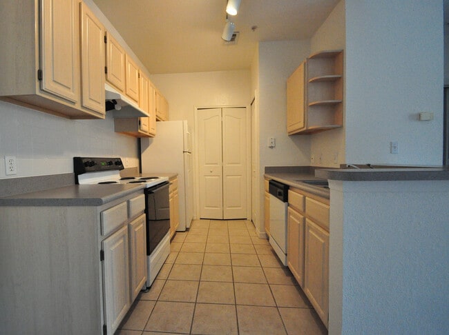 5709 Legacy Crescent Pl in Riverview, FL - Building Photo - Building Photo