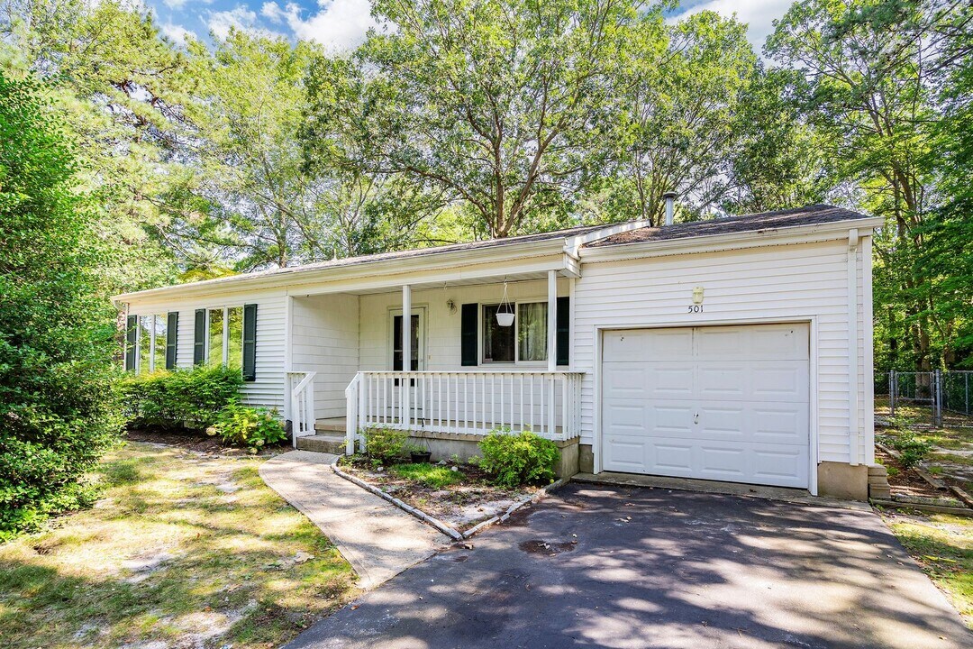 501 First St in Manchester Township, NJ - Building Photo