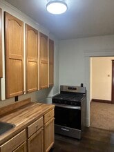 18243 Sloane Ave, Unit Apartment #1 Downstairs in Lakewood, OH - Building Photo - Building Photo