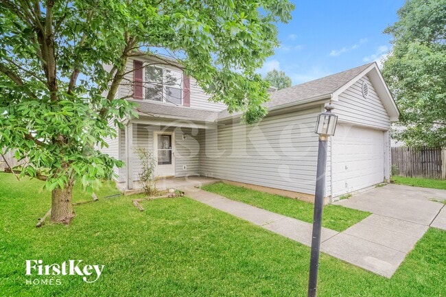 220 Woodstream Ct in Greenfield, IN - Foto de edificio - Building Photo