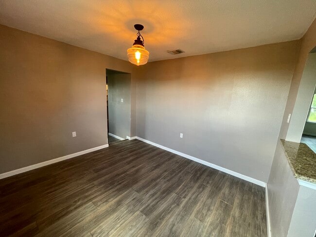 8412 US-87 in Stockdale, TX - Building Photo - Building Photo