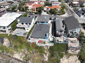 6555 Del Playa Dr in Isla Vista, CA - Building Photo - Building Photo